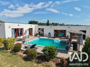 Maison d'architecte à Malvalette (43210)