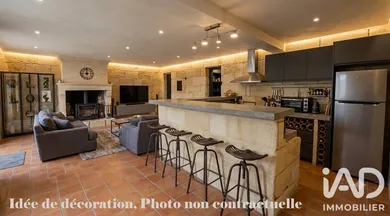 Maison traditionnelle à Les Églisottes-et-Chalaures (33230)
