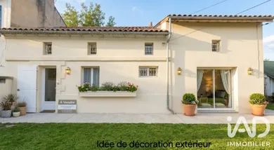 Maison traditionnelle à Les Églisottes-et-Chalaures (33230)