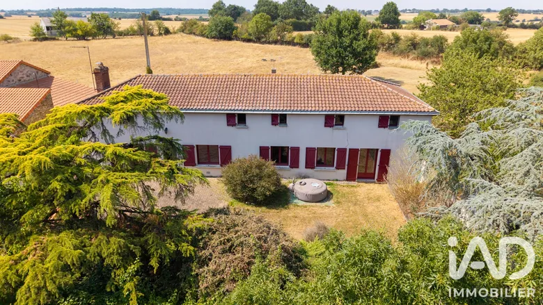 Maison 7 pièces 200 m² · à Beaupréau-en-Mauges · 200 m² · 365 000 €