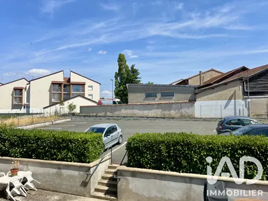 Apartment in Saint-Laurent-de-Chamousset (69930)