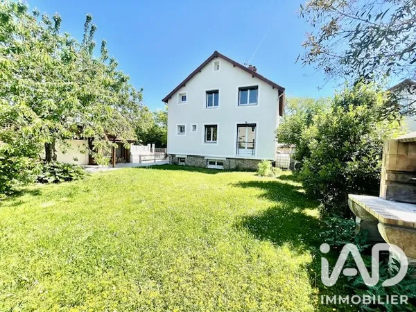 Maison traditionnelle à Villeneuve-le-Roi (94290)