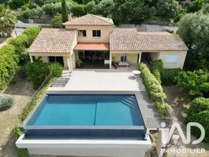Architectural house in Ceyreste (13600)