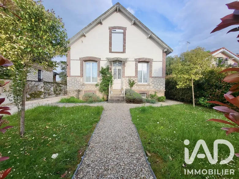 Maison 4 pièces 158 m² · à Saint-Julien-du-Sault · 158 m² · 190 000 €