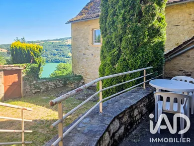 Immeuble à Castelnau-de-mandailles (12500)