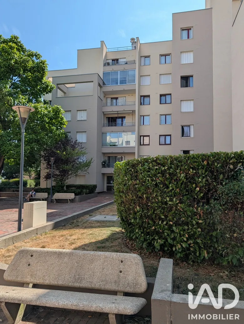 Appartement 3 pièces 75 m² · à Montigny-le-Bretonneux · 75,3 m² · 240 000 €