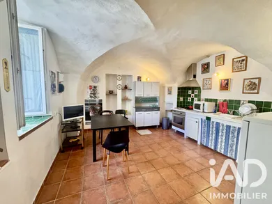 Townhouse in Marguerittes (30320)