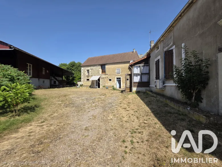 Maison 6 pièces 117 m² · à Sougères-en-Puisaye · 117 m² · 147 000 €