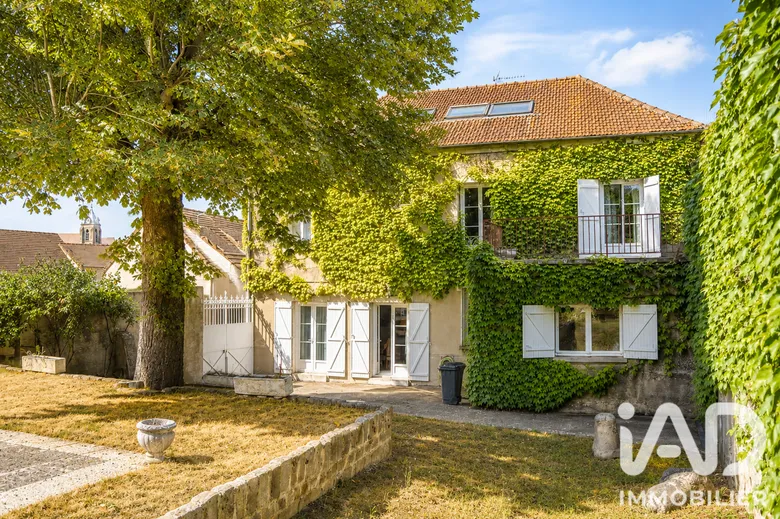 Maison 8 pièces 220 m² · à Villeneuve-la-Guyard · 220 m² · 326 000 €