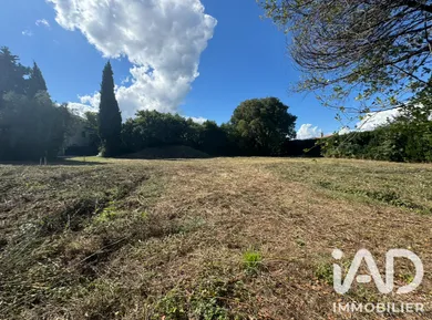 Terrain à bâtir à Maillane (13910)