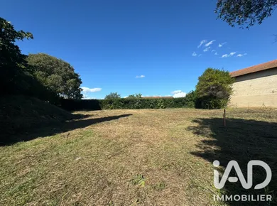 Terrain à bâtir à Maillane (13910)