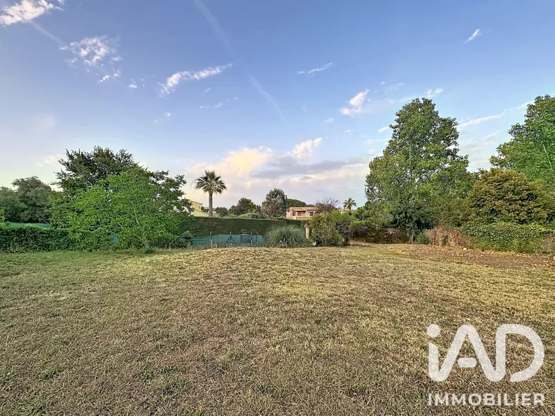 Terrain 300 m² · à Antibes · 300 m² · 490 000 €