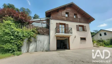 Maison traditionnelle à Monnetier-Mornex (74560)
