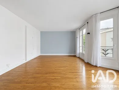 Apartment in Paris (75015)