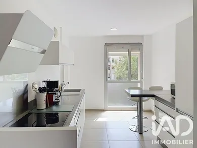 Apartment in Hyères (83400)