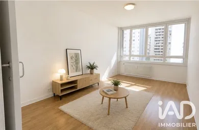 Apartment in Paris (75019)