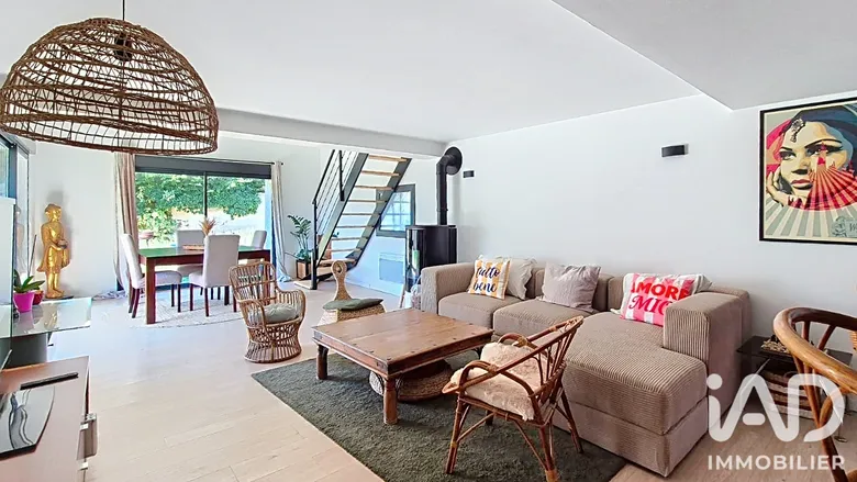 Maison 6 pièces 148 m² · à Crécy-la-Chapelle · 148 m² · 300 000 €