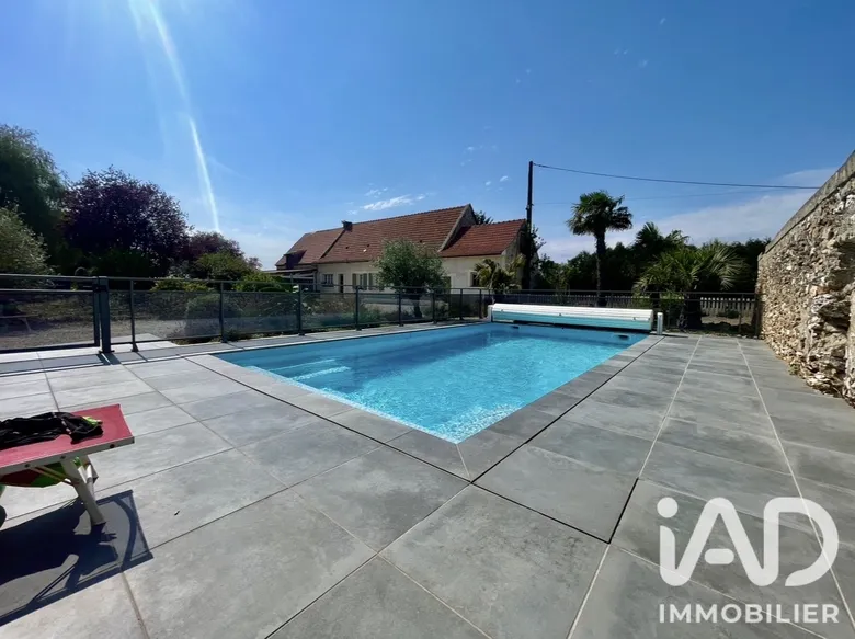 Maison 7 pièces 257 m² · au Thoult-Trosnay · 257 m² · 573 000 €