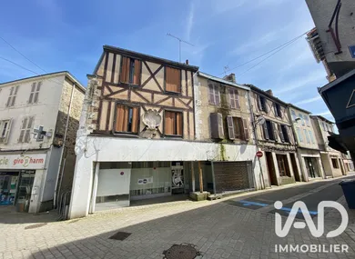 Townhouse in Parthenay (79200)