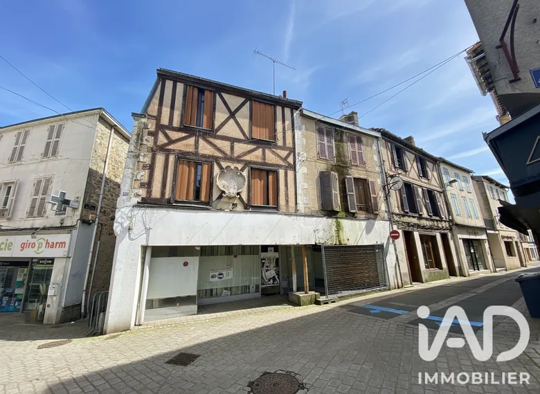 Maison 12 pièces 273 m² · à Parthenay · 273 m² · 106 000 €