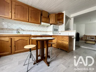 Apartment in Pussay (91740)