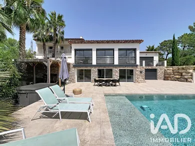 Maison à Roquebrune-sur-Argens (83520)
