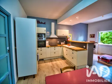 Apartment in Bordeaux (33300)