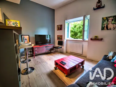 Apartment in Bordeaux (33300)