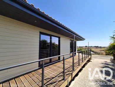 Architectural house in Talmont-Saint-Hilaire (85440)