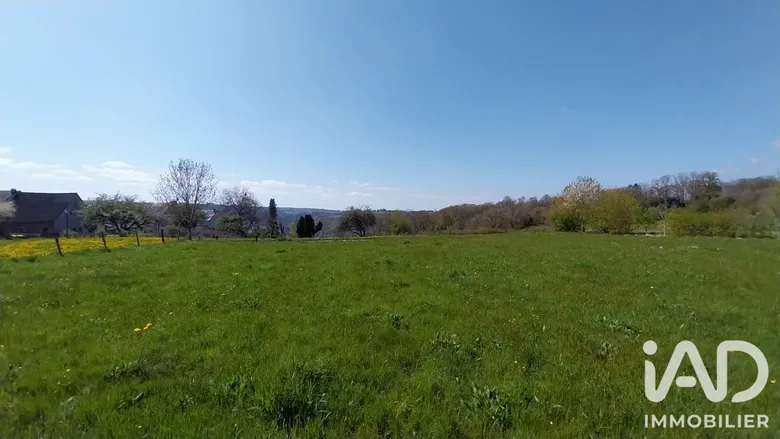 Terrain à bâtir à Singles (63690) · 27 000 €