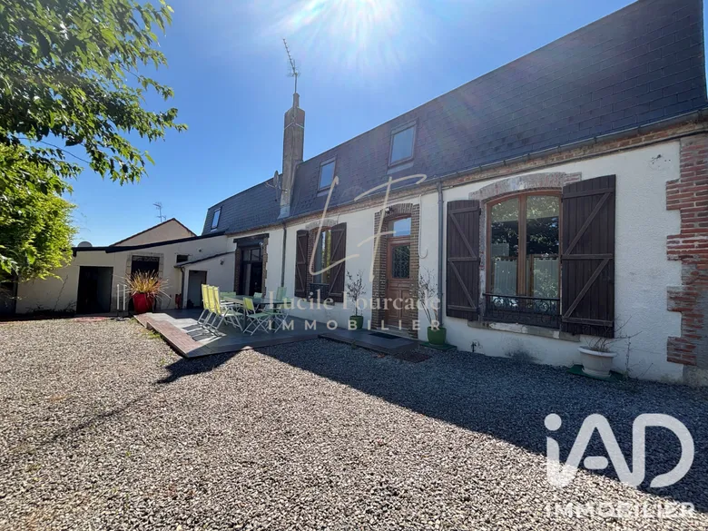 Maison 7 pièces 260 m² · à Berry-Bouy · 260 m² · 382 000 €