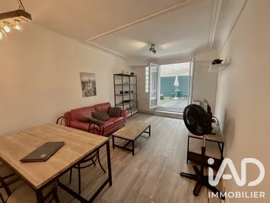 Apartment in Paris (75010)
