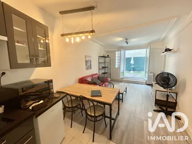 Apartment in Paris (75010)
