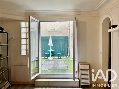 Apartment in Paris (75010)
