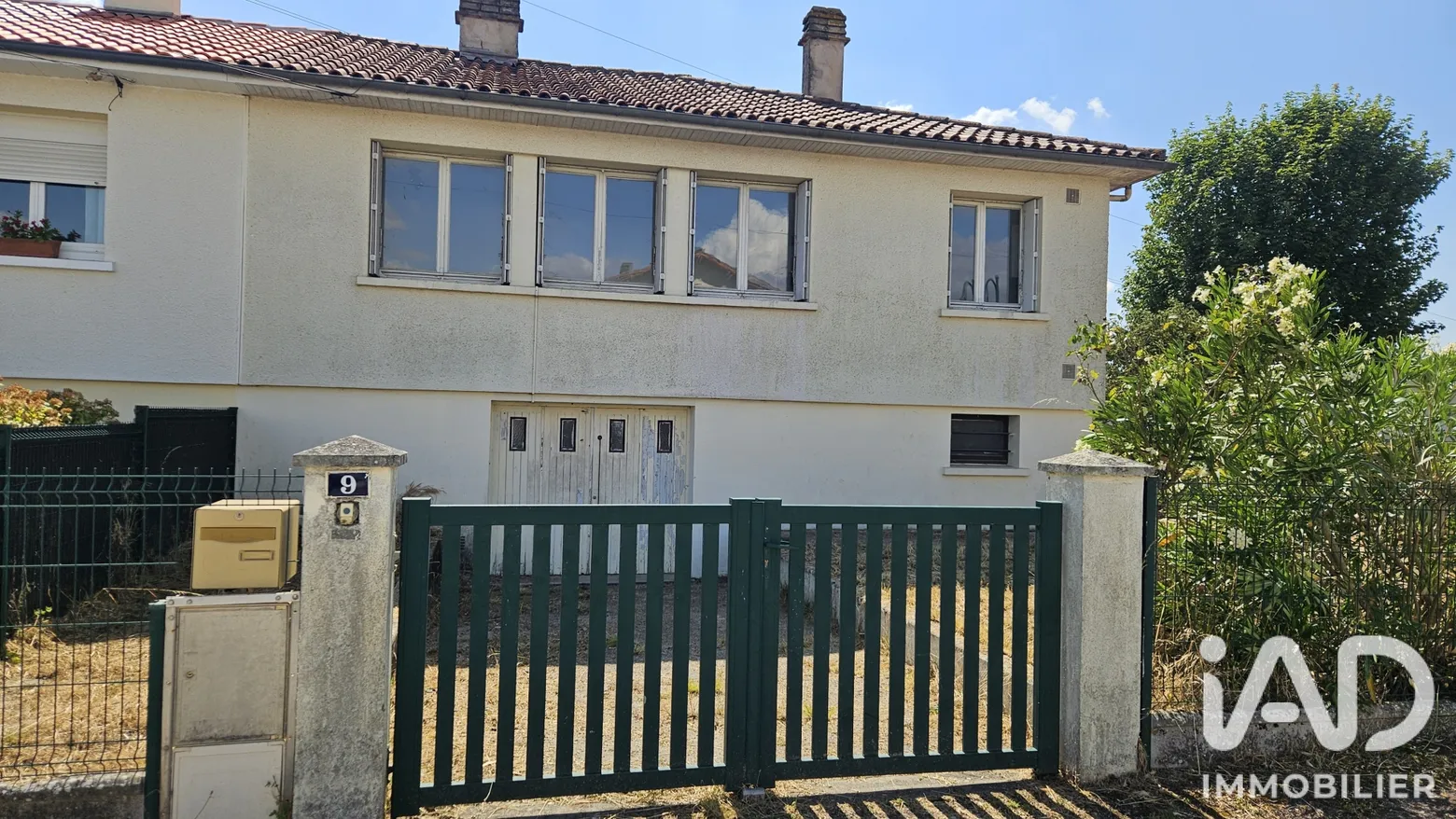 Vente maison à Ruffec (16700) : maison de ville 3 pièces 70 m² — 2