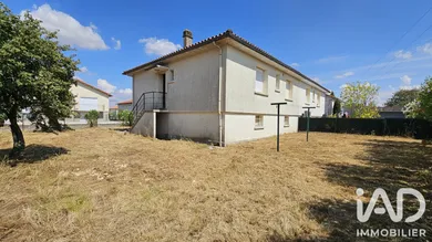 Townhouse in Ruffec (16700)