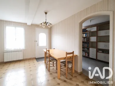 Maison de village à Esquennoy (60120)