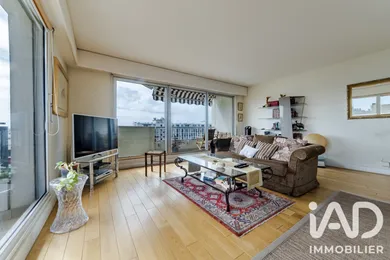 Apartment in Courbevoie (92400)