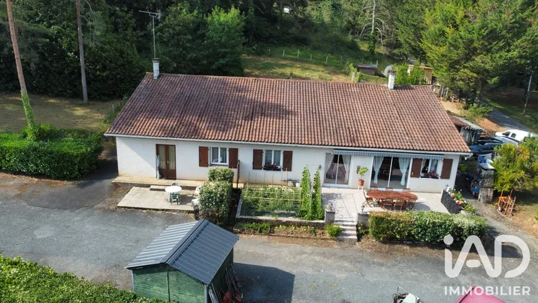 Maison 12 pièces 300 m² · à Saint-Martin-le-Pin · 300 m² · 326 000 €
