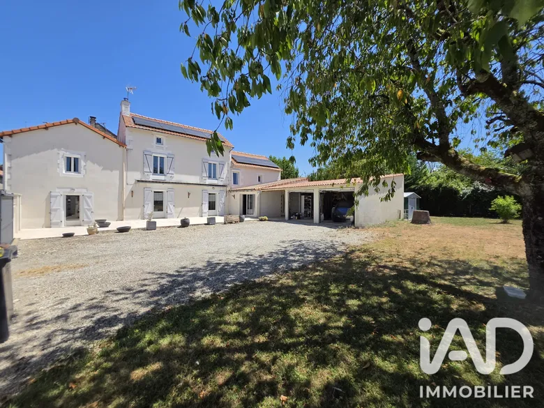 Maison 7 pièces 205 m² · à Dienné · 205,4 m² · 262 000 €