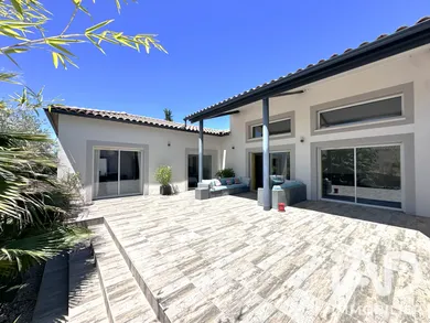 Maison d'architecte à Castillon-du-Gard (30210)