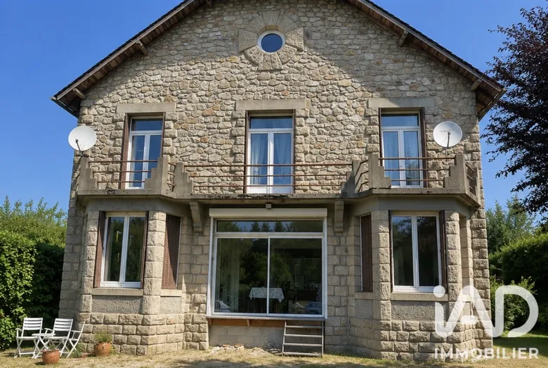 Maison 8 pièces 190 m² · à Saint-Priest-de-Gimel · 190 m² · 201 000 €
