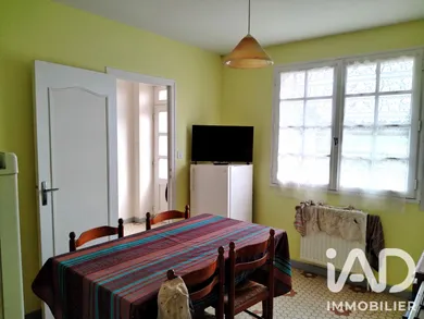 Maison de campagne à Isigny-le-Buat (50540)