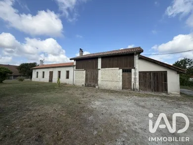 Maison de village à Saint-Christoly-de-Blaye (33920)