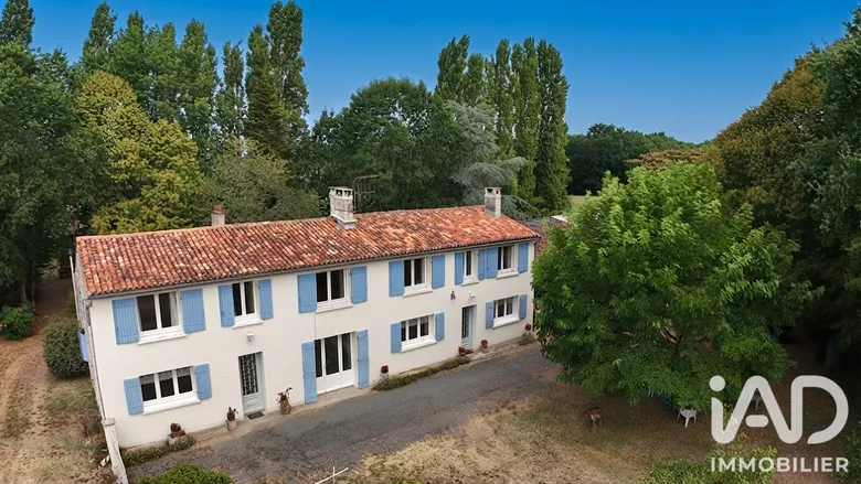 Maison 9 pièces 245 m² · à Nieul-lès-Saintes · 245 m² · 357 000 €