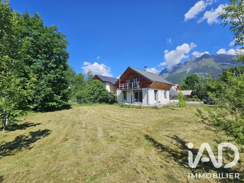 Maison 4 pièces 76 m² · à Puy-Saint-Eusèbe · 75,7 m² · 357 000 €