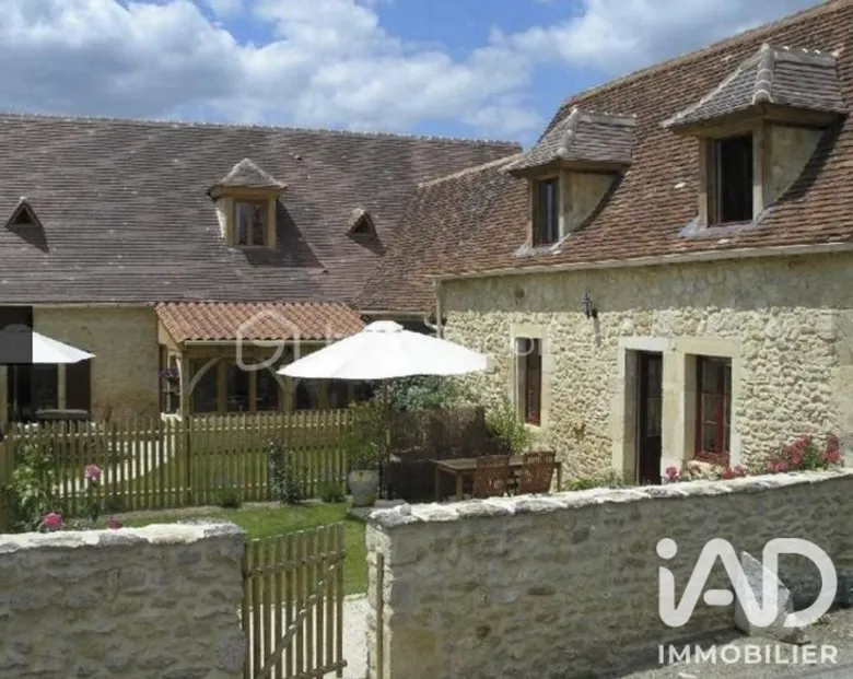 Maison 9 pièces 211 m² · à Savignac-de-Miremont · 211 m² · 468 000 €