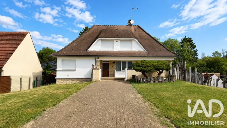 Maison 10 pièces 295 m² · à Rantigny · 295,5 m² · 2 500 €