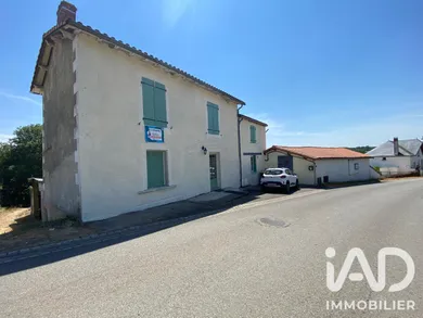 House in Clavé (79420)