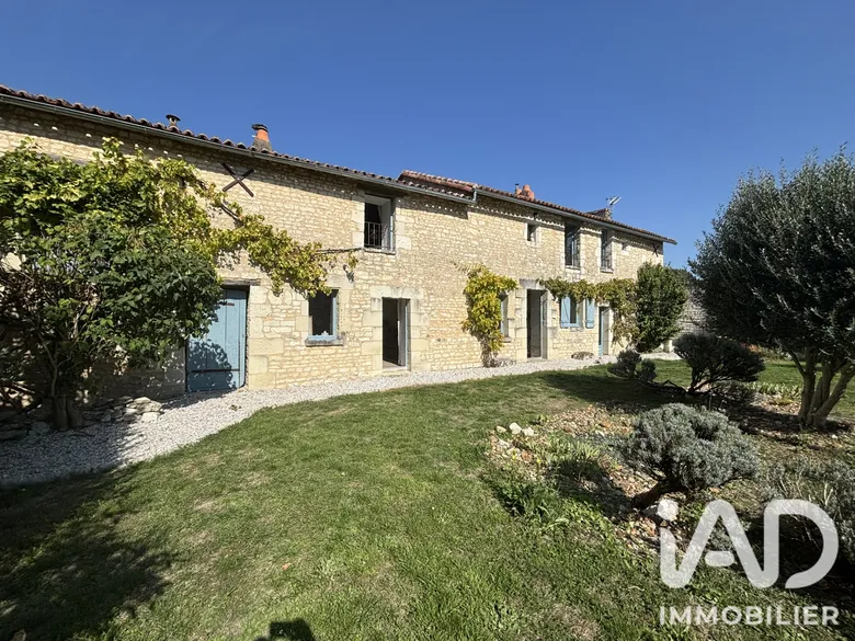 Maison 5 pièces 142 m² · à La Roche-Rigault · 142 m² · 237 000 €